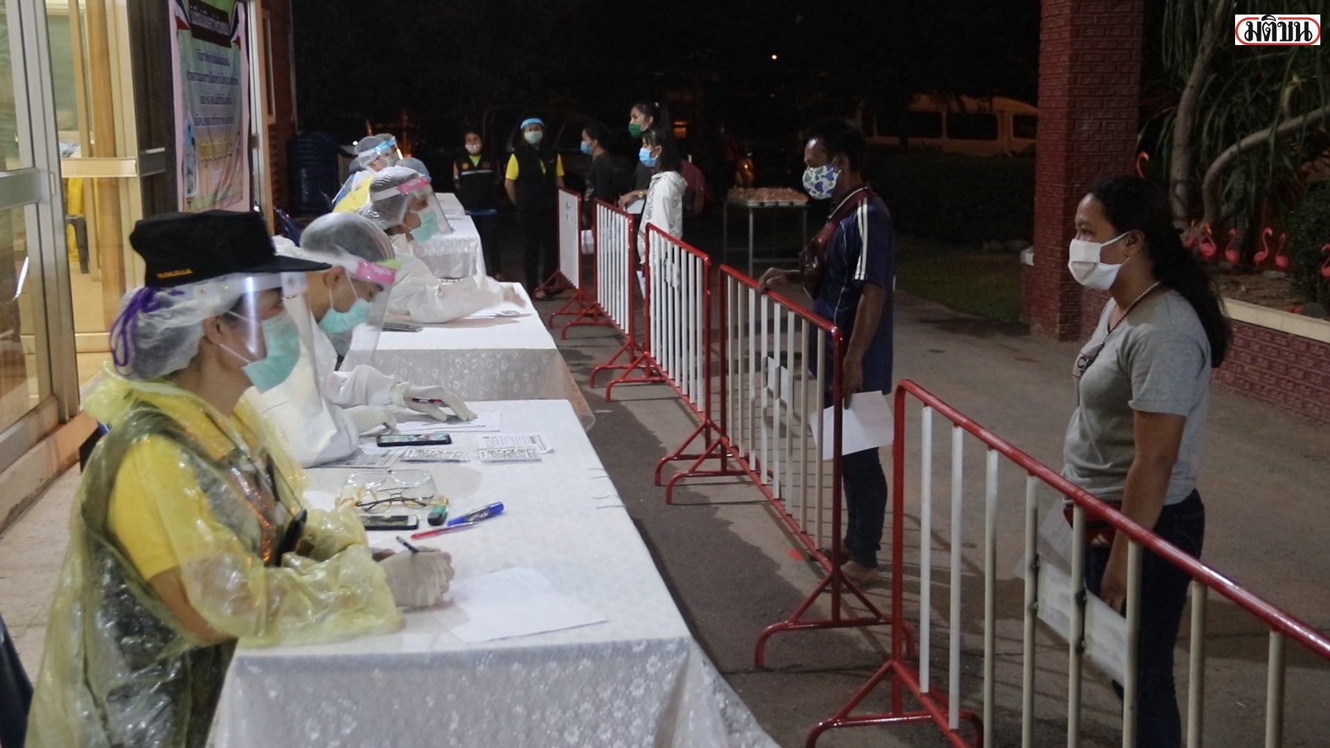 แรงงานภูเก็ตชุดแรก ถึงนครพนมแล้ว ผู้ว่าฯจัดพื้นที่รองรับอย่างดี-เข้มกักตัว 14 วัน