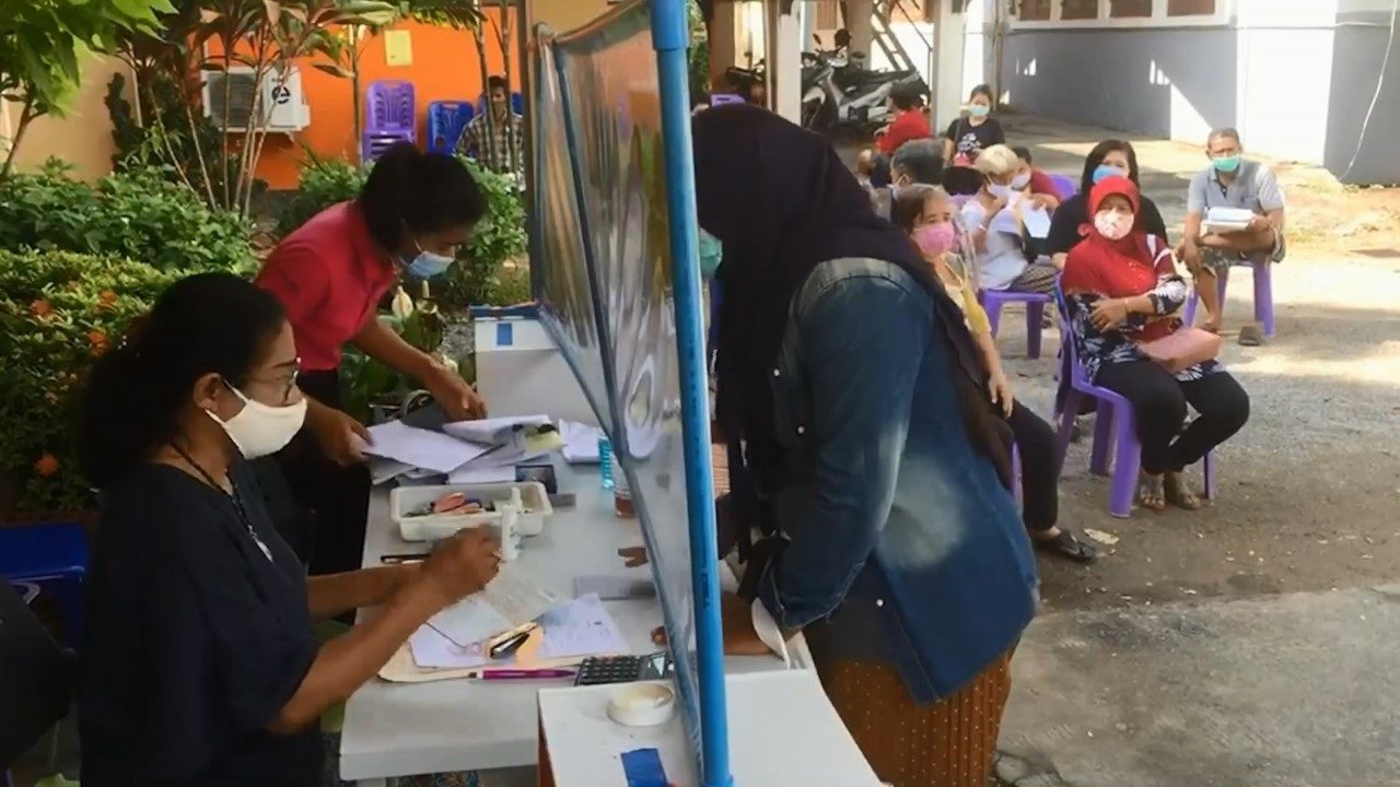 เกษตรกรสงขลาแห่ยื่นขึ้นทะเบียน-ปรังปรุงทะเบียนขอรับเงินเยียวยา 5,000 บาททันงวดแรก 15 พ.ค.นี้