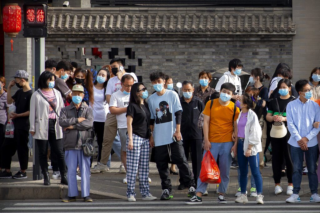 จีนพบผู้ป่วยโควิด-19 เพิ่ม 5 ราย โรงเรียนเปิด เที่ยวบินในประเทศเริ่มกลับมาให้บริการ
