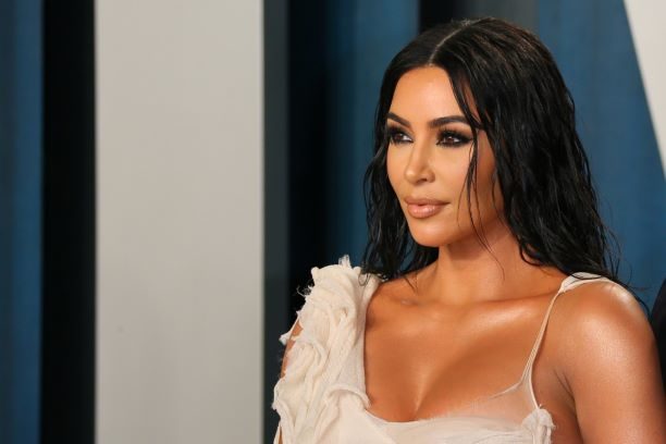 คิม คาร์เดเชียน ขายหุ้น KKW Beauty ให้โคตี้ รับเงินกว่า 6,000 ล้าน!!!