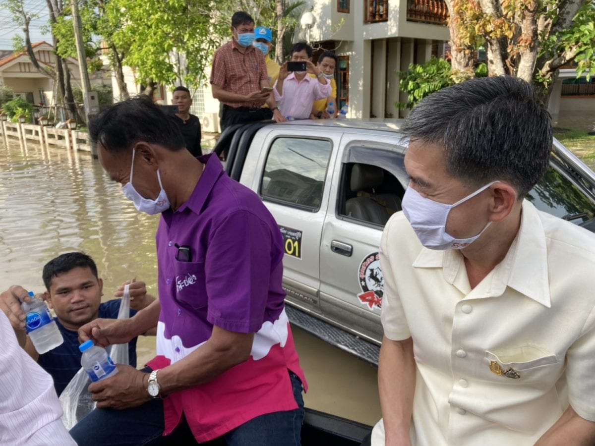 ผู้ว่าระยอง ขึ้นออฟโรดสำรวจ น้ำท่วมตำบลทับมา ระดมทีมช่วยผู้ประสบอุทกภัย