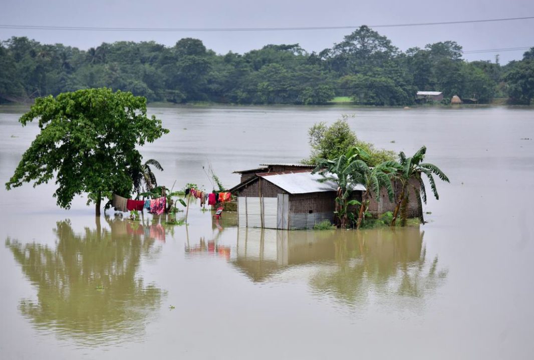 น้ำท่วมอินเดีย-เนปาลทำคนพลัดถิ่นเกือบ 4 ล้าน ตายแล้ว 189 ศพ