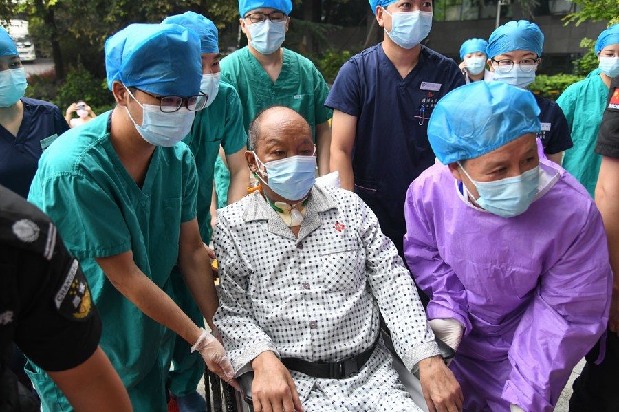 คนไข้โควิดผ่าตัดปลูกถ่ายปอดสำเร็จ ออกจากรพ.อู่ฮั่นได้คนแรกในโลก