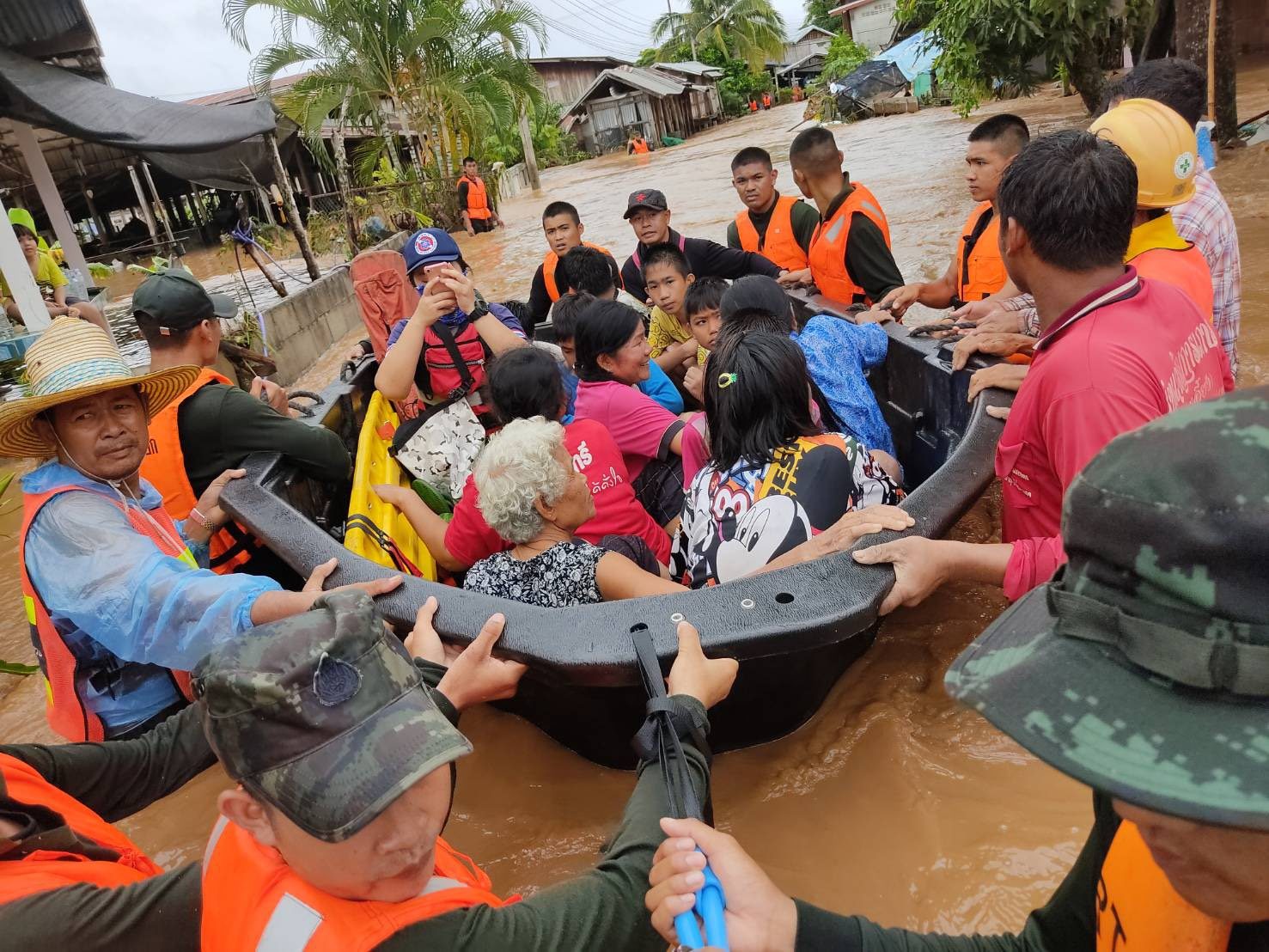 'นิพนธ์' สั่งการผู้ว่าฯเลย เร่งช่วยเหลือ ปชช. พร้อมสั่งการผู้ว่าฯ ปภ. พื้นที่เสี่ยง เตรียมรับมือ 'ซินลากู'