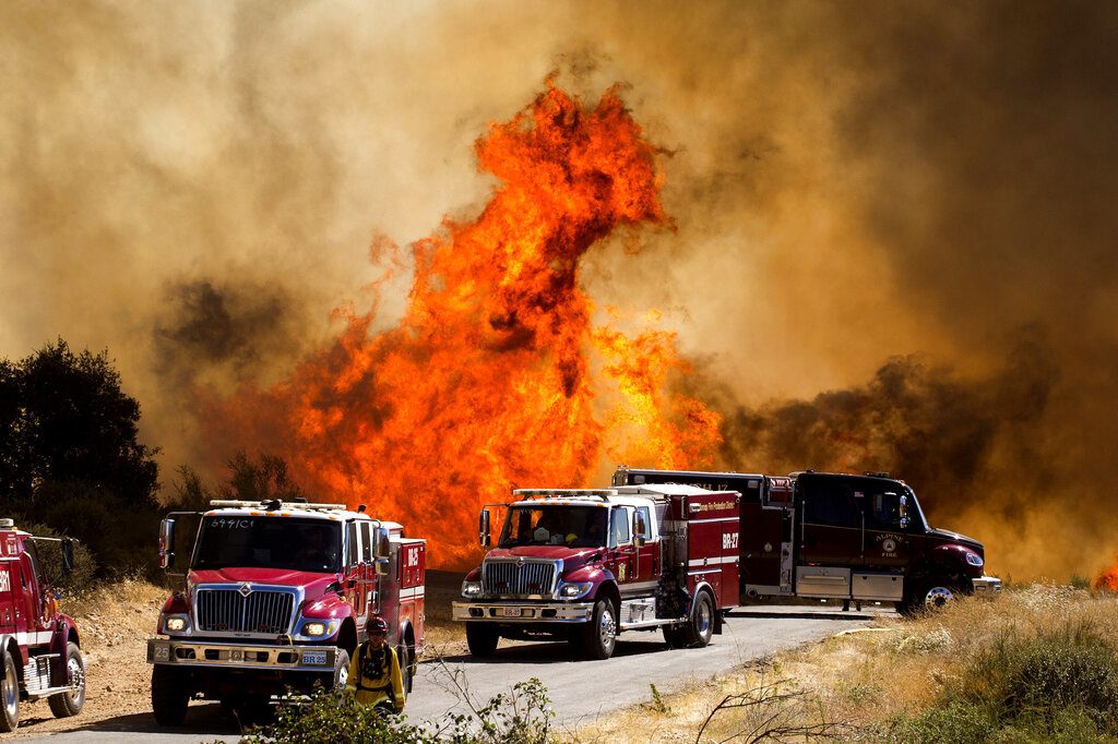 ไฟป่าระเบิด ลูกเพลิงยักษ์เผาแคลิฟอร์เนีย ร้อนทะลุพิกัด ต้องทิ้งบ้าน