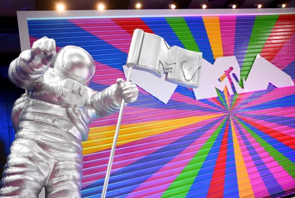 งาน MTV VMAS ปรับแผนให้ ศิลปินแสดงสดกลางแจ้ง แบบไร้ผู้ชม ป้องกันโควิด-19