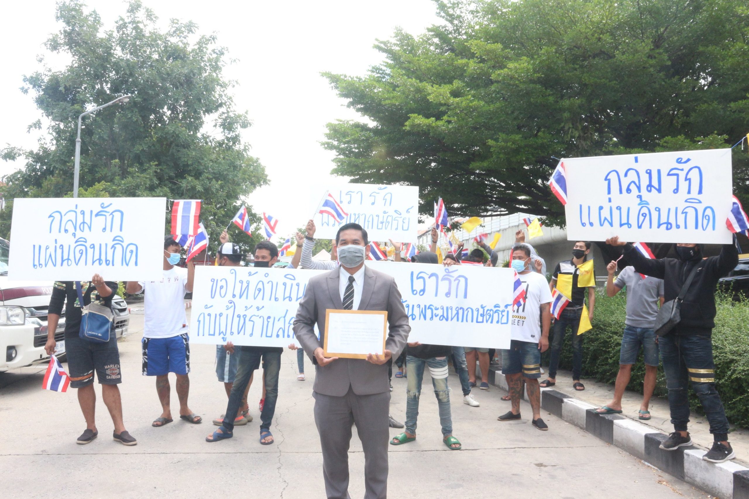 กลุ่มรักบ้านเกิด แจ้งเอาผิด อธิการมธ.-อ.ปริญญา เหตุสนับสนุนนศ.ชุมนุม จี้ลาออก