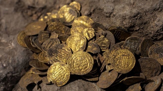 เหรียญทองคำโบราณ อิสราเอลค้นพบ อายุเก่าแก่ 1,100 ปี ในยุคอับบาซียะฮ์
