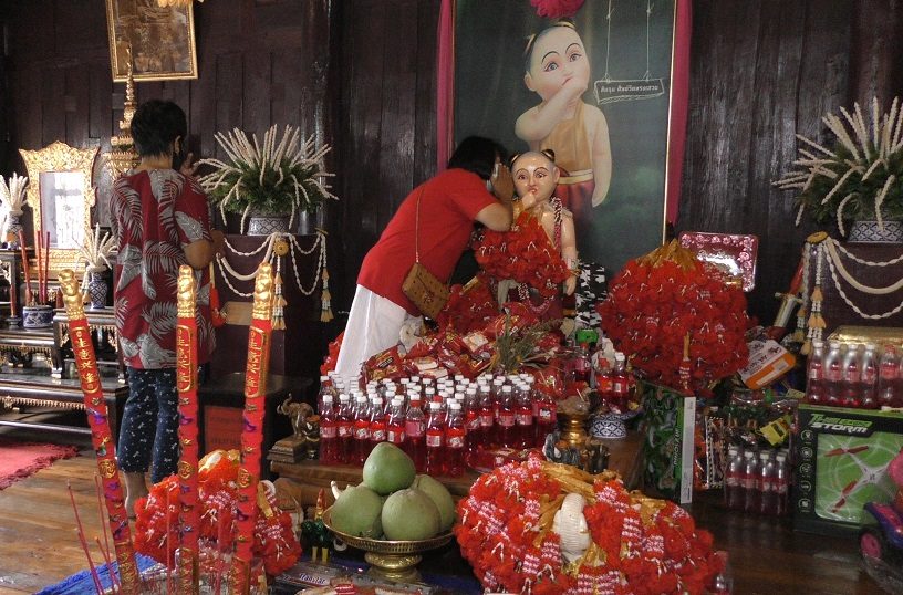 เลขเด็ดใต้ฝาน้ำแดงไอ้ส้มฉุนแรงไม่หยุด คอหวยแห่ซื้อคึกคัก