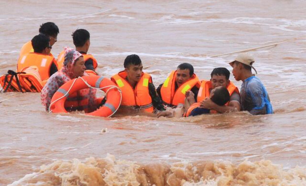 พายุถล่มทำน้ำท่วมเวียดนาม ตายอย่างน้อย 17 สูญหาย 13