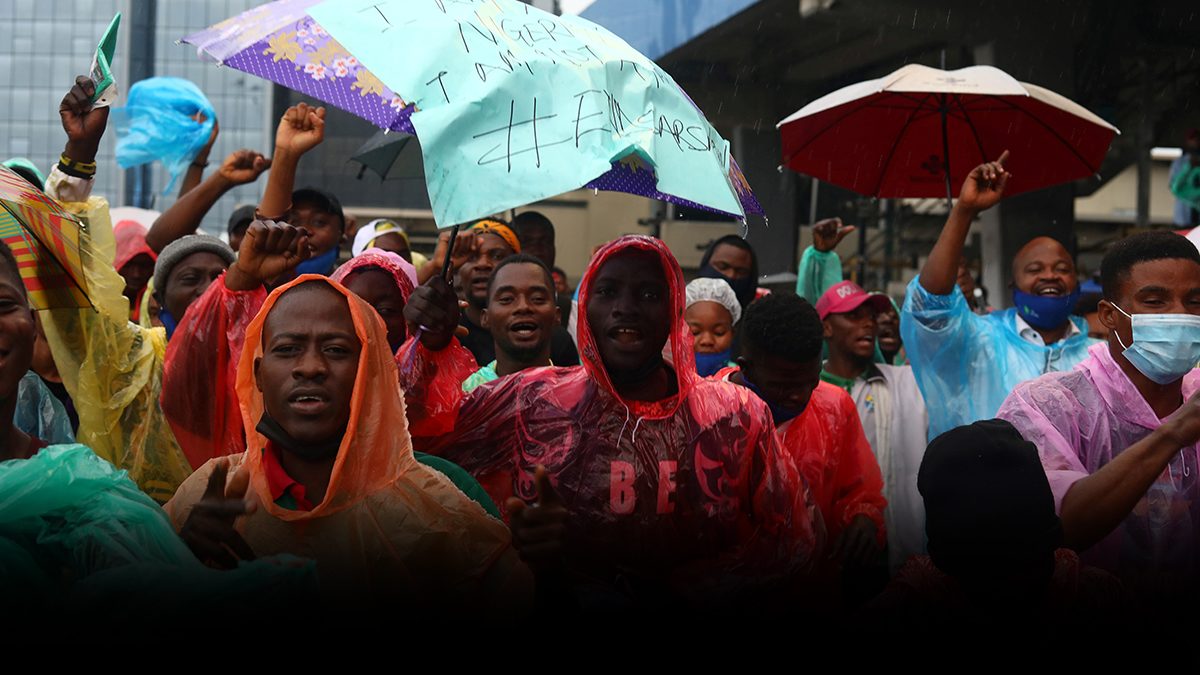 ไนจีเรียชุมนุมสันติ แม้รัฐใช้ความรุนแรงจนคนตายอื้อ ติดแฮชแท็กดังทั่วโลก