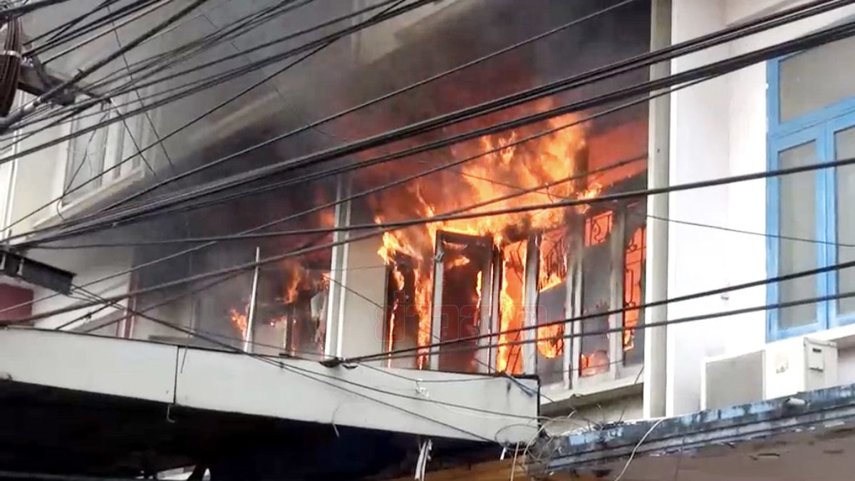 คลอกดับ 1 ศพ! คาอาคารพาณิชย์ ไฟไหม้วอดกลางเมืองชลบุรี เรียกสอบเจ้าของ
