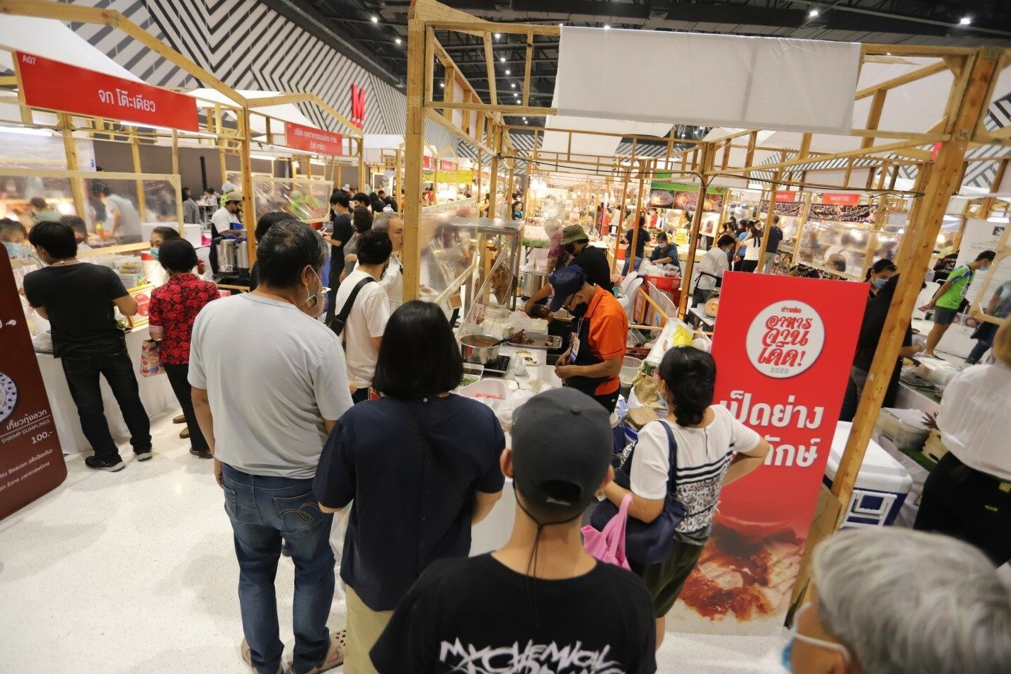 ‘ข่าวสดอาหารจานเด็ด 2020’ ‘ห่อหมกป้าไสว-ขนมหวานป้าเยาว์-ซูชิวานา นาวา หัวหิน’ เกลี้ยงบูธตั้งแต่บ่าย
