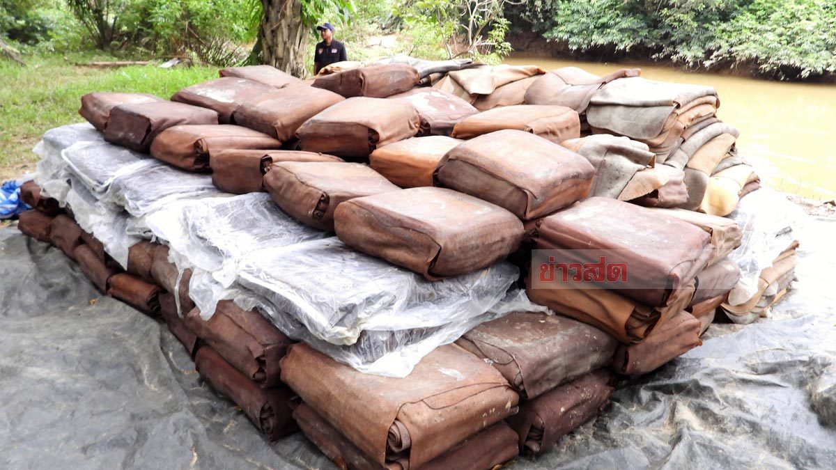 พบยางพาราแผ่นดิบ 10 ตัน ริมชายแดน คาดพม่าลักลอบ ขายให้นายทุนไทย
