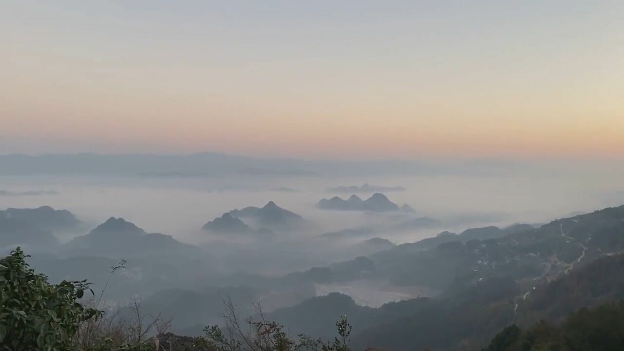 ยลปรากฏการณ์ 'หมู่เมฆเต้นระบำ' ในเซียงซี