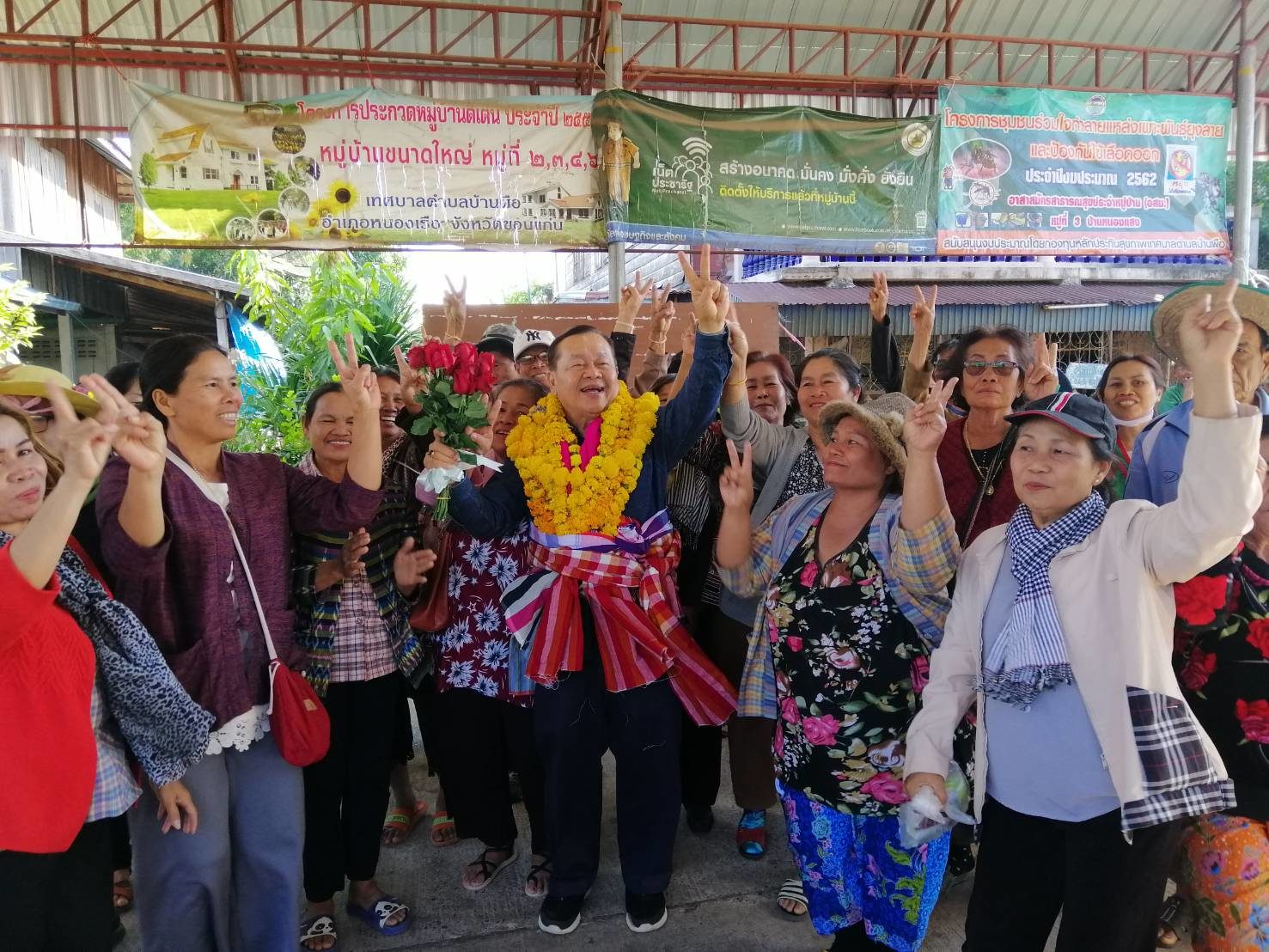 กกต.ยุติสอบ "สมศักดิ์ คุณเงิน" ส.ส.พปชร. ปมแจกเงินชาวบ้านฟังปราศรัยหาเสียง หลังไม่พบหลักฐาน