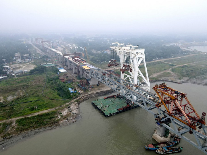 'สะพานปัทมา' ฝีมือจีนในบังกลาเทศ ติดตั้งคานท่อนที่ 38 สำเร็จ