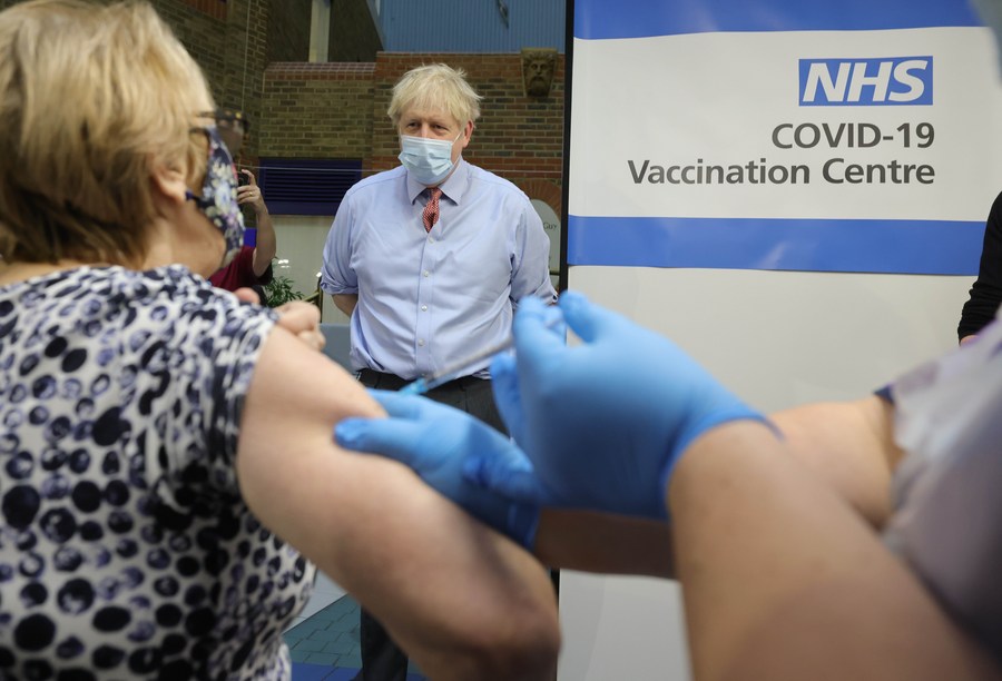 สหราชอาณาจักรเริ่มฉีดวัคซีนโควิด-19 ขนานใหญ่