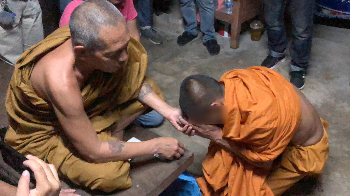 พระเมายิงสนั่นวัด หนีกันกระเจิง ตร.รวบจับสึก เผยมาบวชแก้บน ถูกหวยเงินแสน