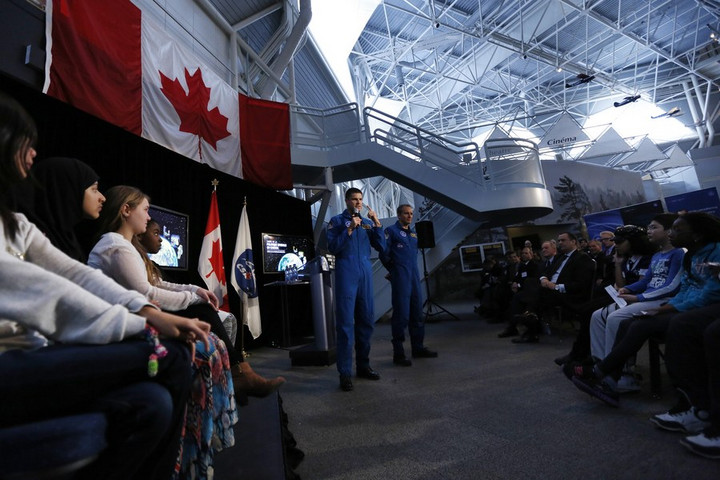 แคนาดาเซ็นสัญญาสหรัฐฯ ขอร่วมส่งนักบินอวกาศไปดวงจันทร์ ปี 2023