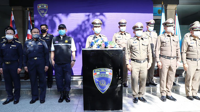 แรงงาน ปล่อยแถว ตรวจสอบแรงงานต่างด้าว