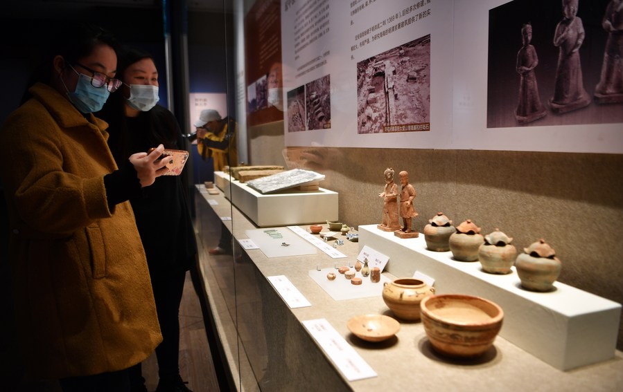 จีนเปิดนิทรรศการ ' 70 ปีโบราณคดีไห่หนาน' นำเสนอวัตถุโบราณล้ำค่า