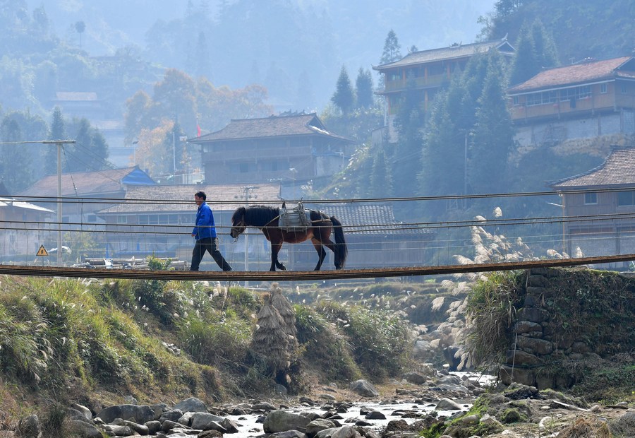 หมู่บ้านชนบทจีนผุด 'สะพาน' เกื้อหนุนชีวิตประชาชน