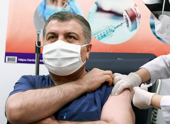รมต.ตุรกีโชว์ฉีด 'วัคซีนโควิด-19 ฝีมือจีน' ก่อนฉีดใหญ่ทั่วประเทศ
