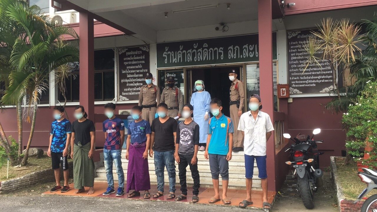 จับ 8 แรงงานเมียนมา หนีข้ามแดนจากมาเลเซีย พบไข้สูง 2 ราย คาดถูกนายหน้าลอยแพ