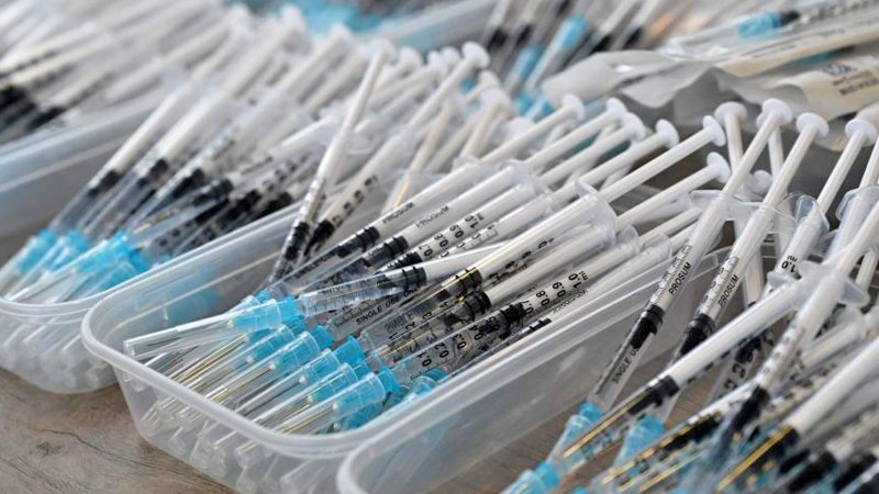 จีนทลายแก๊ง “วัคซีนปลอม” ใช้น้ำเกลือหลอก รวบแล้ว 80 คน-ของกลางกว่า 3 พันโดส