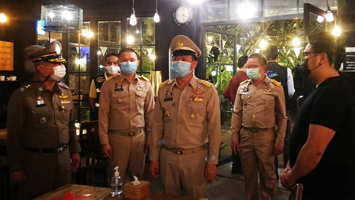 ผู้ว่าฯ มหาสารคาม ปล่อยแถวจนท. 100 คน ตรวจเข้มสถานบริการ กันโควิด-19