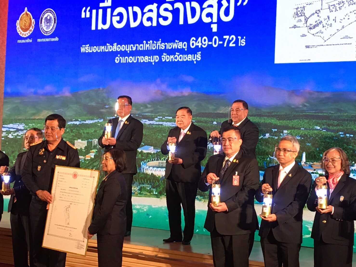 ‘บิ๊กป้อม’ ประธานมอบที่ดินราชพัสดุบางละมุง 649 ไร่ หนุน ‘พม.’ พัฒนาเมืองสร้างสุข ต้นแบบอาเซียน