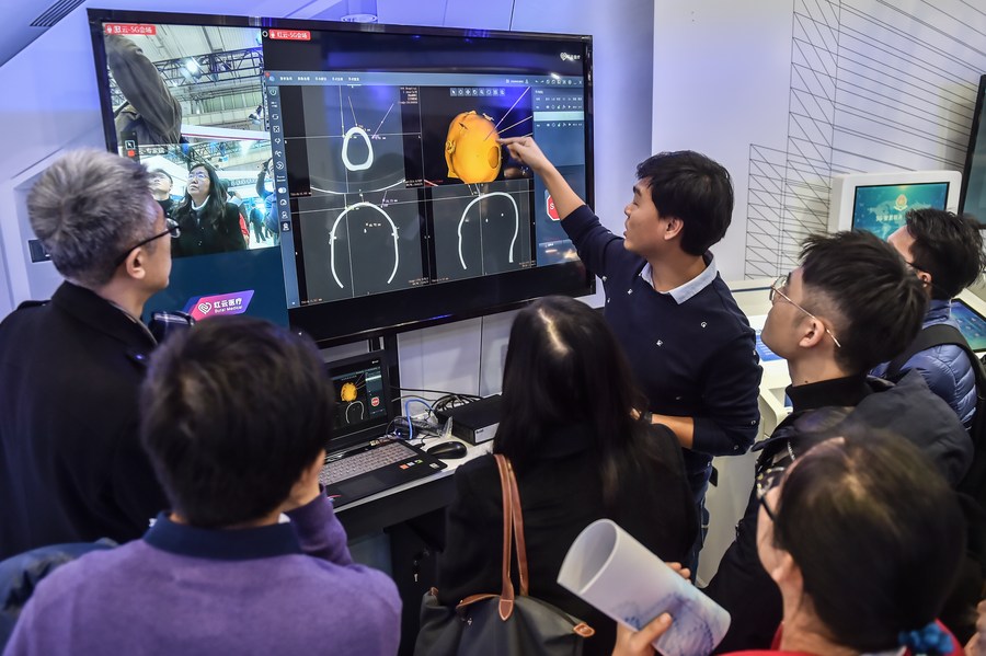 2 วันเหลือ 10 นาที! แพทย์จีนใช้ 'หุ่นยนต์ 5G' อัลตราซาวด์-รักษาผู้ป่วยทางไกล