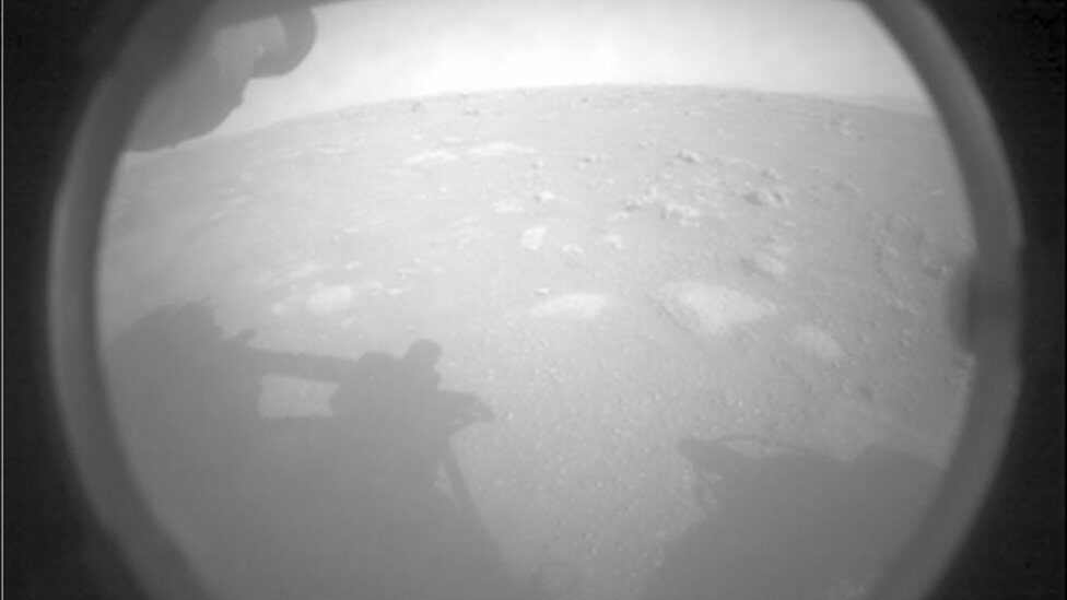 หุ่นยนต์ตระเวนสำรวจ เพอร์เซเวียแรนซ์ ลงจอดบนดาวอังคารได้สำเร็จแล้ว