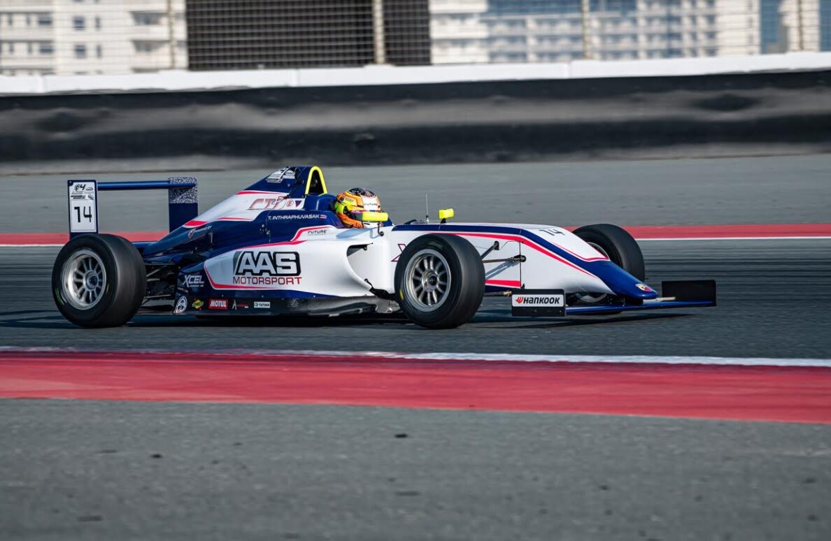 เยาวชนไทยวัย 15 ครองโพเดียมอันดับ 3 สนามดูไบ ออโต้โดม แข่งรถสูตร Formula 4