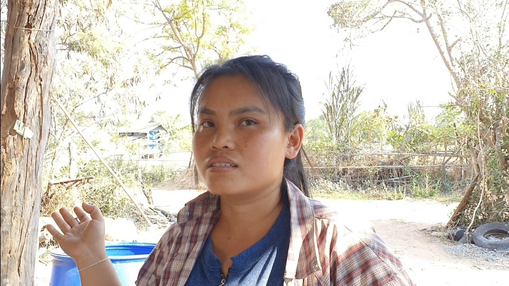 "สาวโคราช" พลิกวิกฤตโควิด ยึดอาชีพเพาะเห็ดฟางขาย สร้างรายได้หลักหมื่นต่อเดือน (มีคลิป)