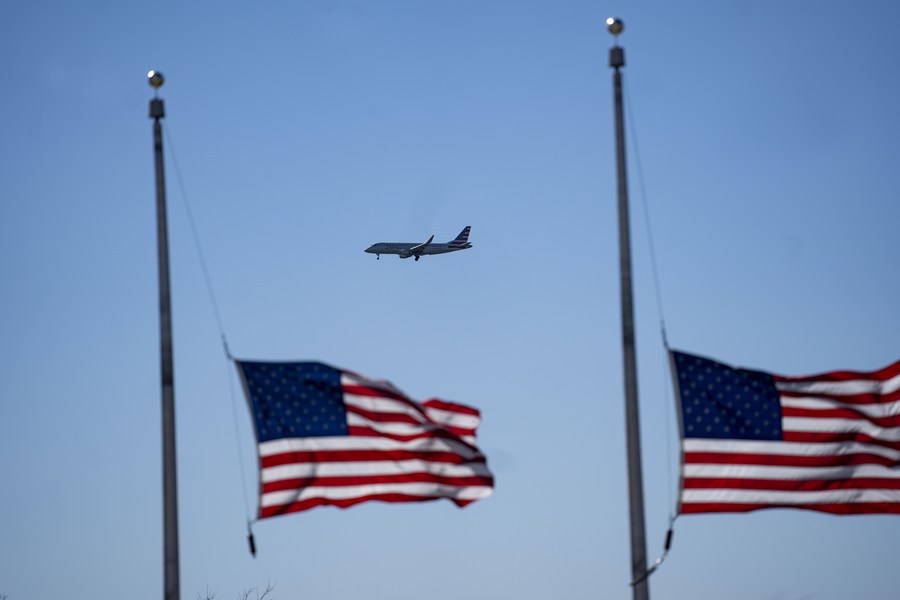 สหรัฐฯ ลดธงครึ่งเสา ไว้อาลัยผู้ล่วงลับจากโควิด-19 ครึ่งล้านชีวิต