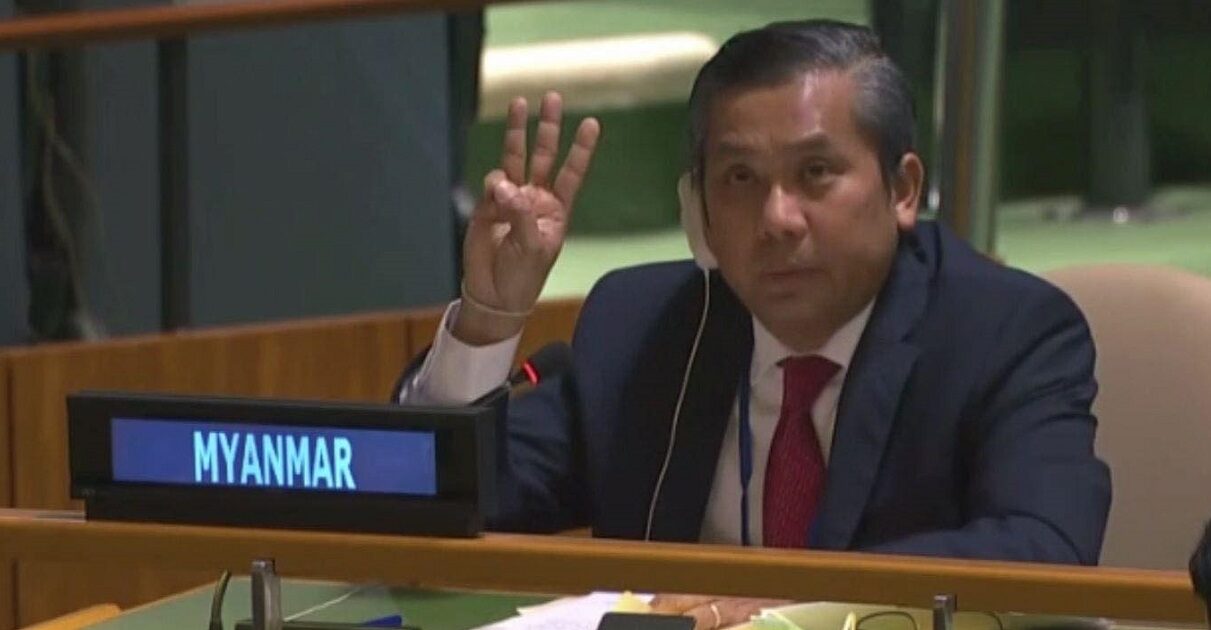 ทูตพม่า ชู 3 นิ้ว กลางที่ประชุมยูเอ็น เรียกร้องประชาคมโลก ต้านรัฐประหาร