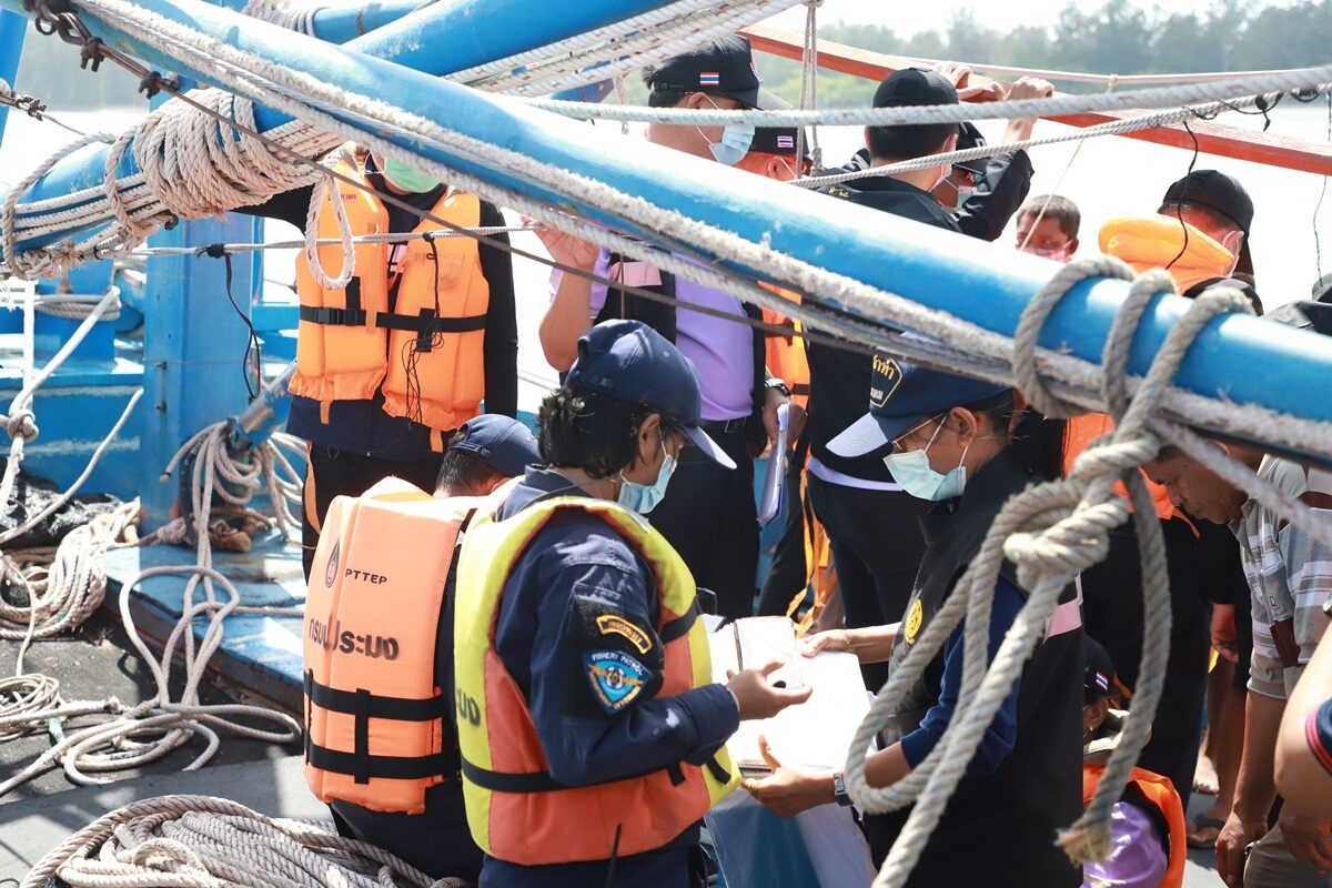 กระทรวงแรงงาน สุ่มตรวจแรงงานประมงกลางทะเลสงขลา