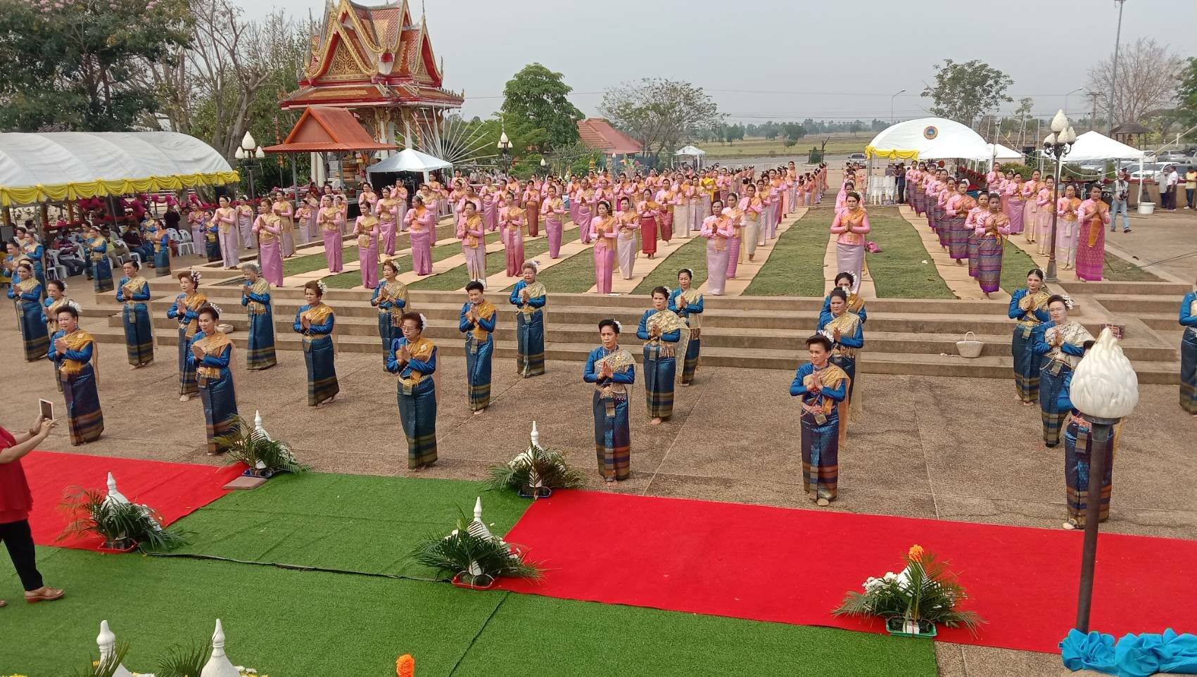 ชาว'พิมายกว่า 200 คน ตั้งริ้วขบวนแห่ชุดไทยโบราณ รำบวงสรวงเชิดชูวีรกรรมคุณย่าโม