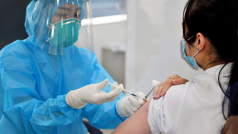 เวียดนามลุย “ฉีดวัคซีนโควิด” ประเดิมล็อตแรกกว่าแสนโดส!