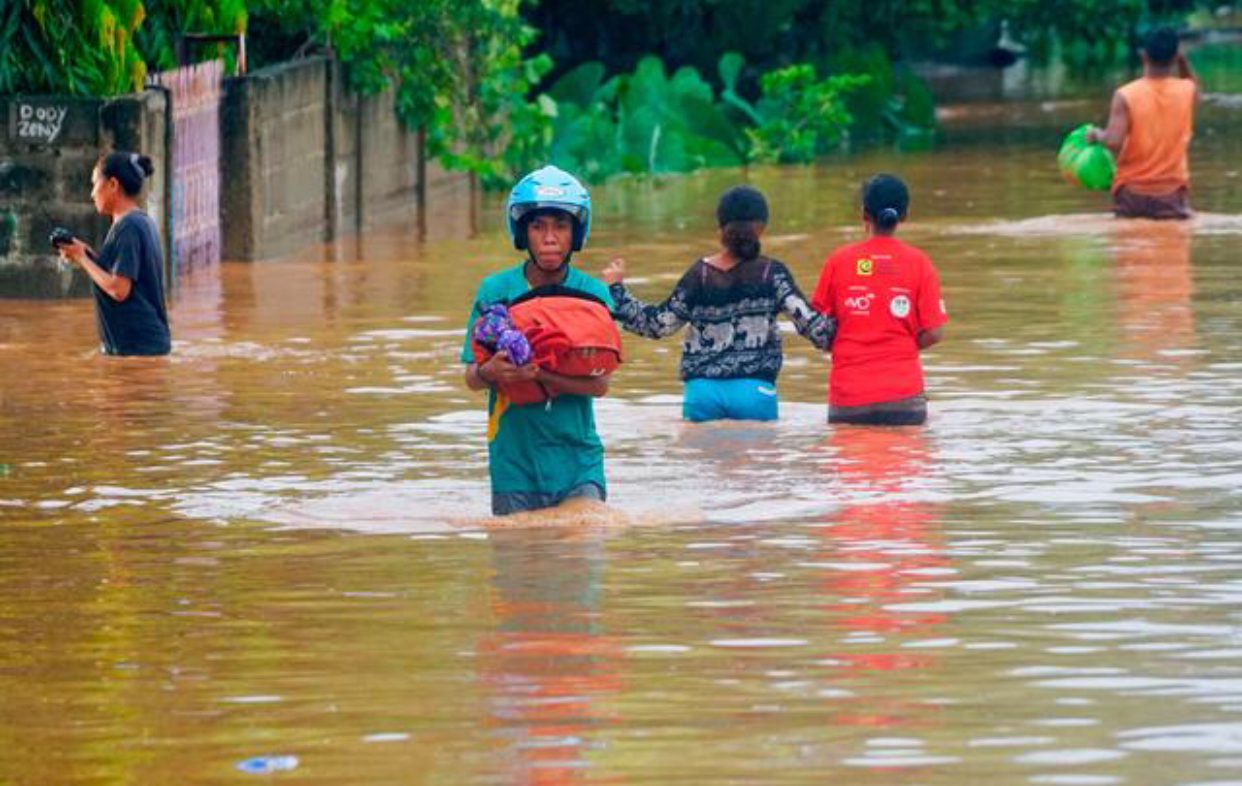 น้ำท่วมฉับพลันในอินโดฯ-ติมอร์ เบื้องต้นตายกว่า 50