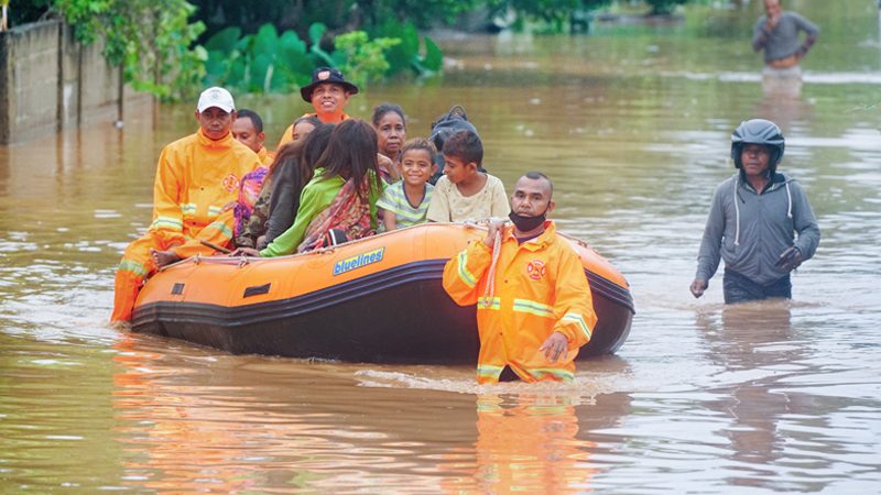 เหยื่อน้ำท่วม “อินโดฯ-ติมอร์เลสเต” ทะลุครึ่งร้อย คาดสังเวยอีกเพียบ!