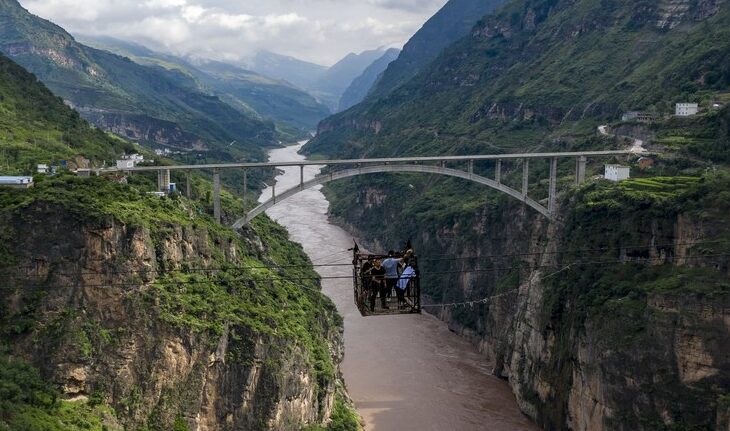 เรื่องเล่า 'สะพาน' จบยุค 'กระเช้าเคเบิล' ข้ามหุบเหวในยูนนาน