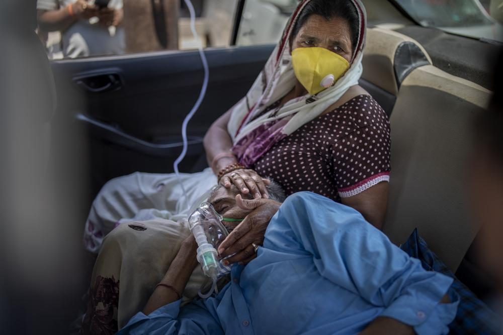 โควิดอินเดียยังหนัก ป่วยเพิ่มหนึ่งวันกว่า 3 แสน ตาย 2,764