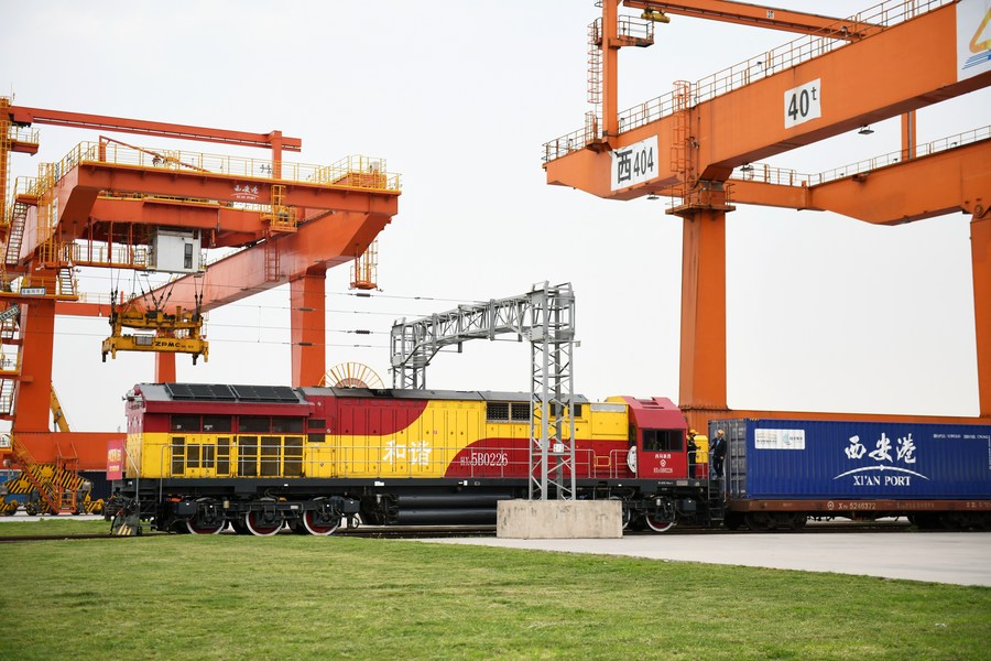 'รถไฟสินค้าจีน-ยุโรป' ในซีอัน ขนส่งสินค้าทะลุ 50,000 ตู้