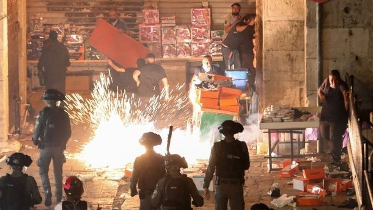 ปาเลสไตน์-ตำรวจยิว ปะทะคืนที่สองในเยรูซาเลม บาดเจ็บอีกเกือบร้อยคน