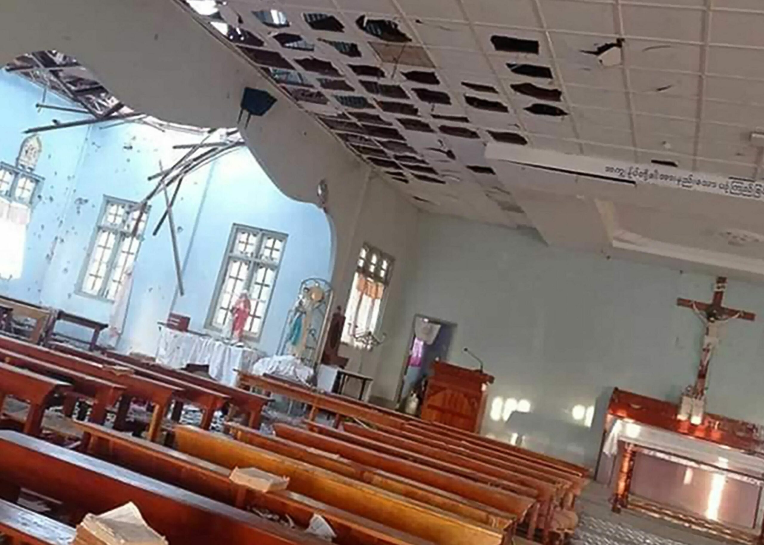 ทหารพม่าถล่มโบสถ์ เมืองลอยแก้ว ชิง 4 ศพที่ตายในเขตอภัยทาน