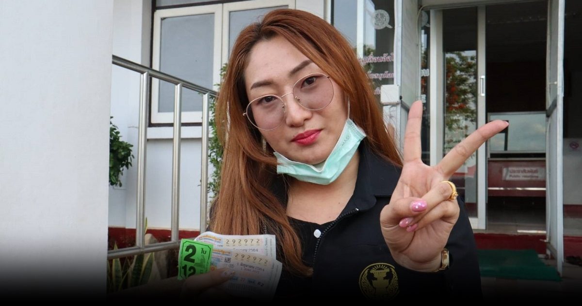ด้วยแรงอธิษฐาน สาวรับเหมา ซื้อลอตเตอรี่เลขที่บ้าน แผงพญาศรีสัตตนาคราช คว้าโชค 12 ล้าน