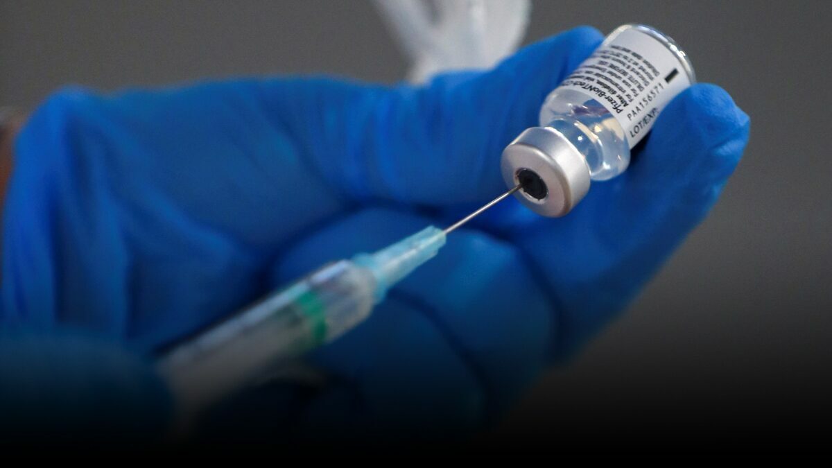 ศูนย์การแพทย์กาญจนาภิเษก เลื่อนฉีดวัคซีน ตั้งแต่ 8 มิ.ย. เหตุได้มาไม่พอ